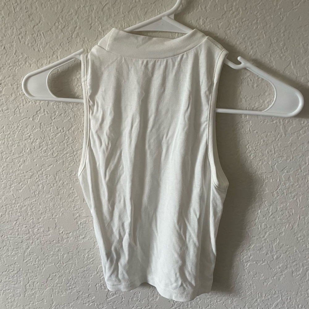 Ribbed Mock Neck Tank Top
Size: XS
#shein
#mockneck
#tanktop